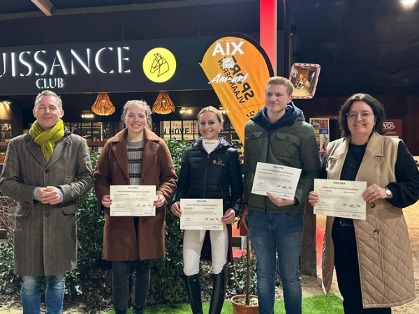 Opleidingen/Talentenplan: Zes Talenten behalen diploma initiator!